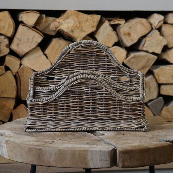 Rattan Briefaufbewahrung