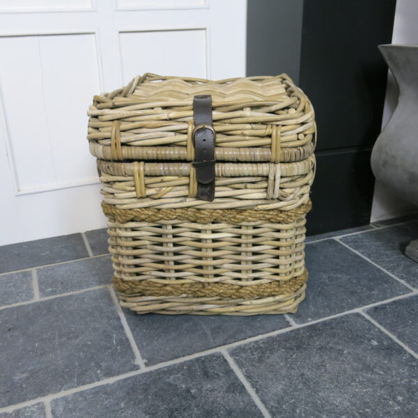 Rattan-Truhe mit Juterand Mark