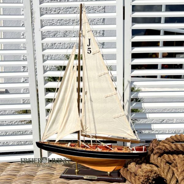 Yacht Ranger Modellschiff Standmodell in 2 größen natur