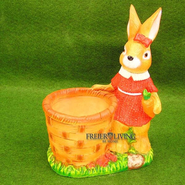 Fröhlicher Osterhase mit Pflanztopf in verschiedenen Farben