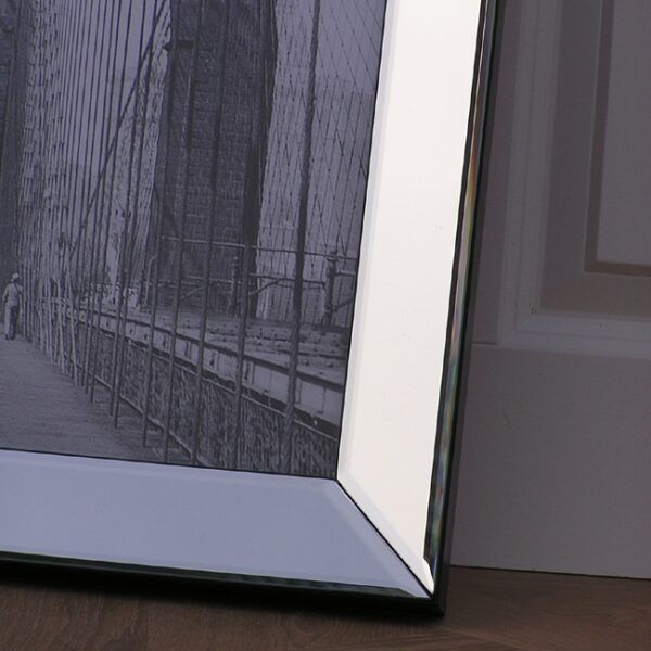 Brooklyn Bridge im Spiegelrahmen