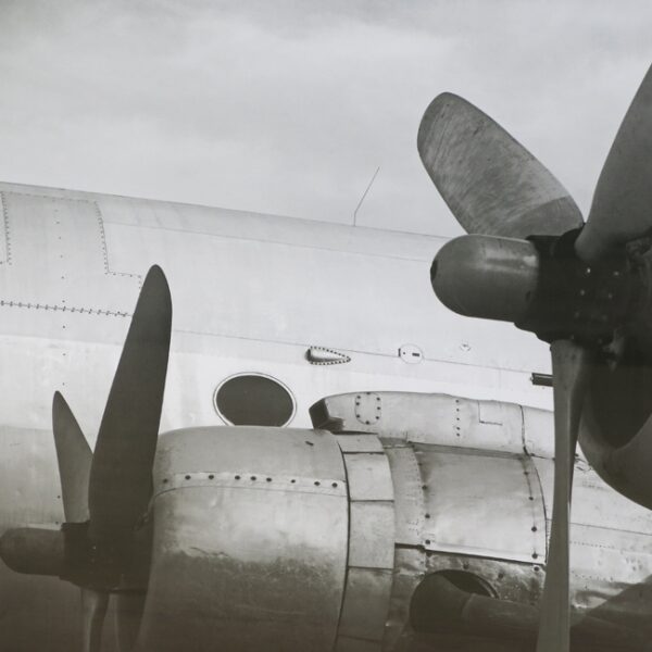 Flugzeug im Spiegelrahmen